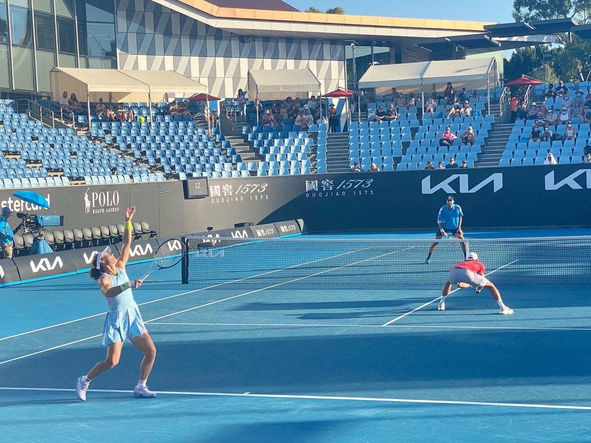 场上脱颖而 场上脱颖而